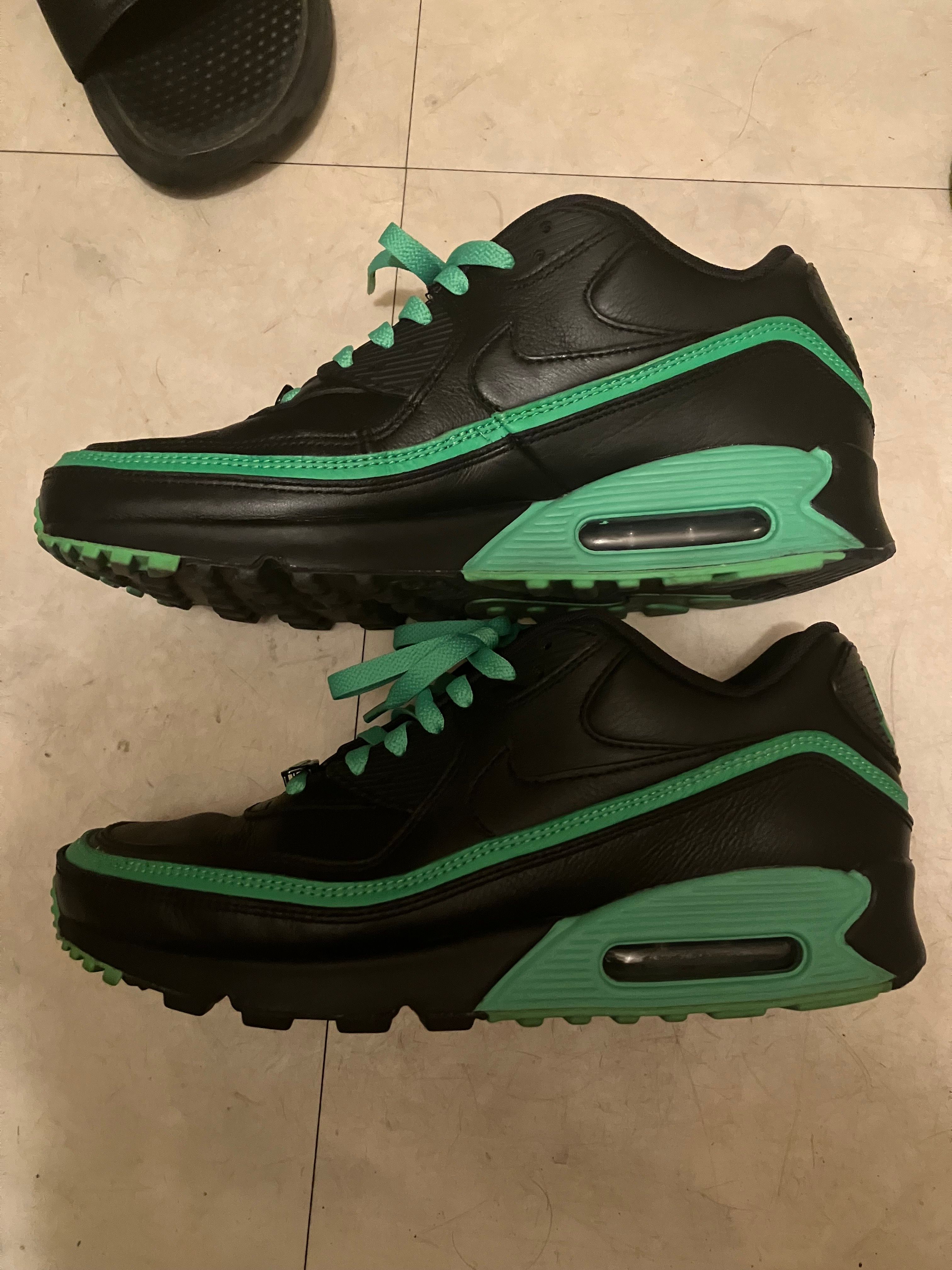 UNDEFEATED × Nike Air Max 90 