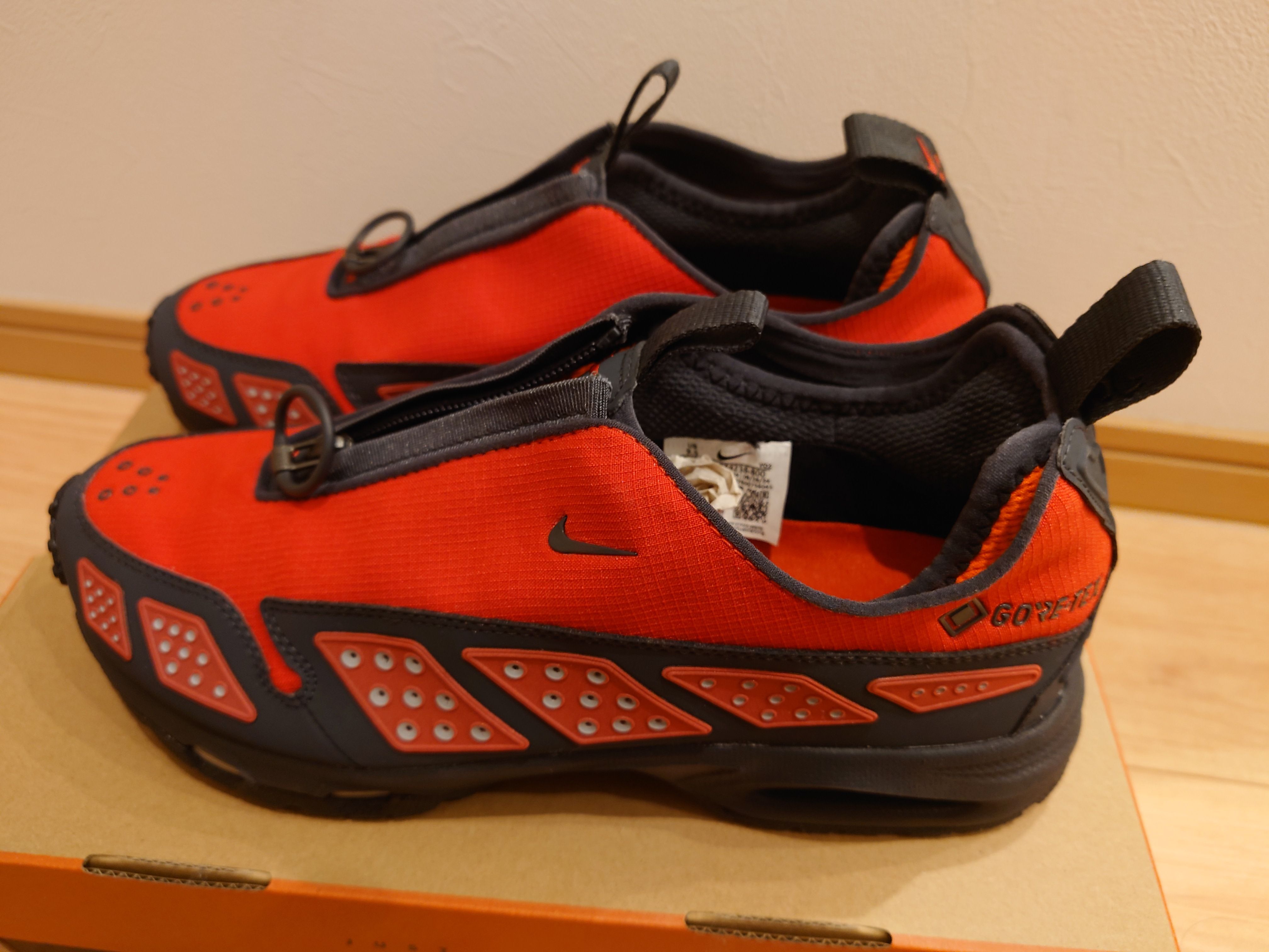 Nike Women's Air Max SNDR GORE-TEX "Dark Smoke Grey and Fire Red"