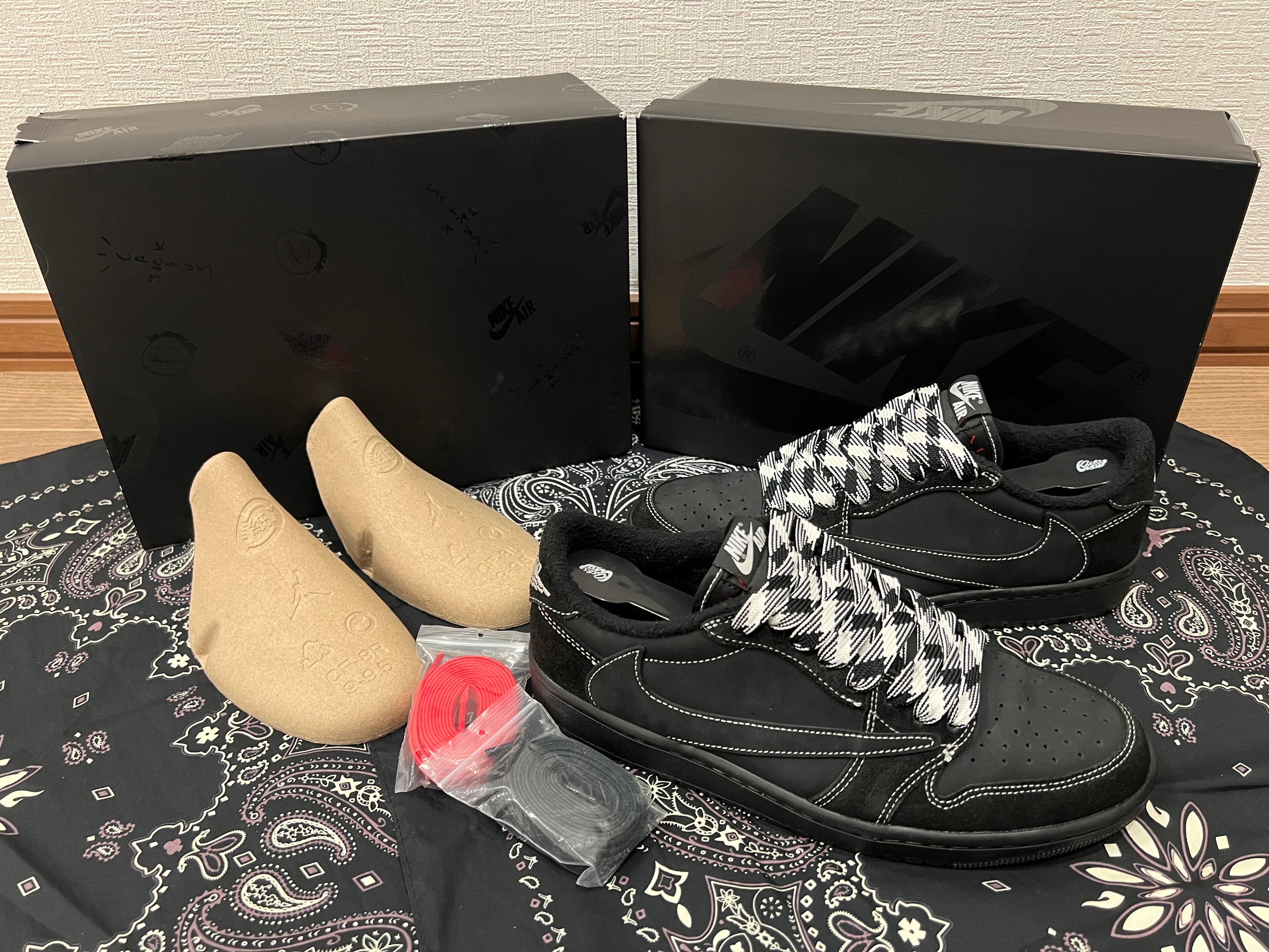 トラヴィススコット × ナイキ エアジョーダン1 ロー OG SP "ブラック ファントム"