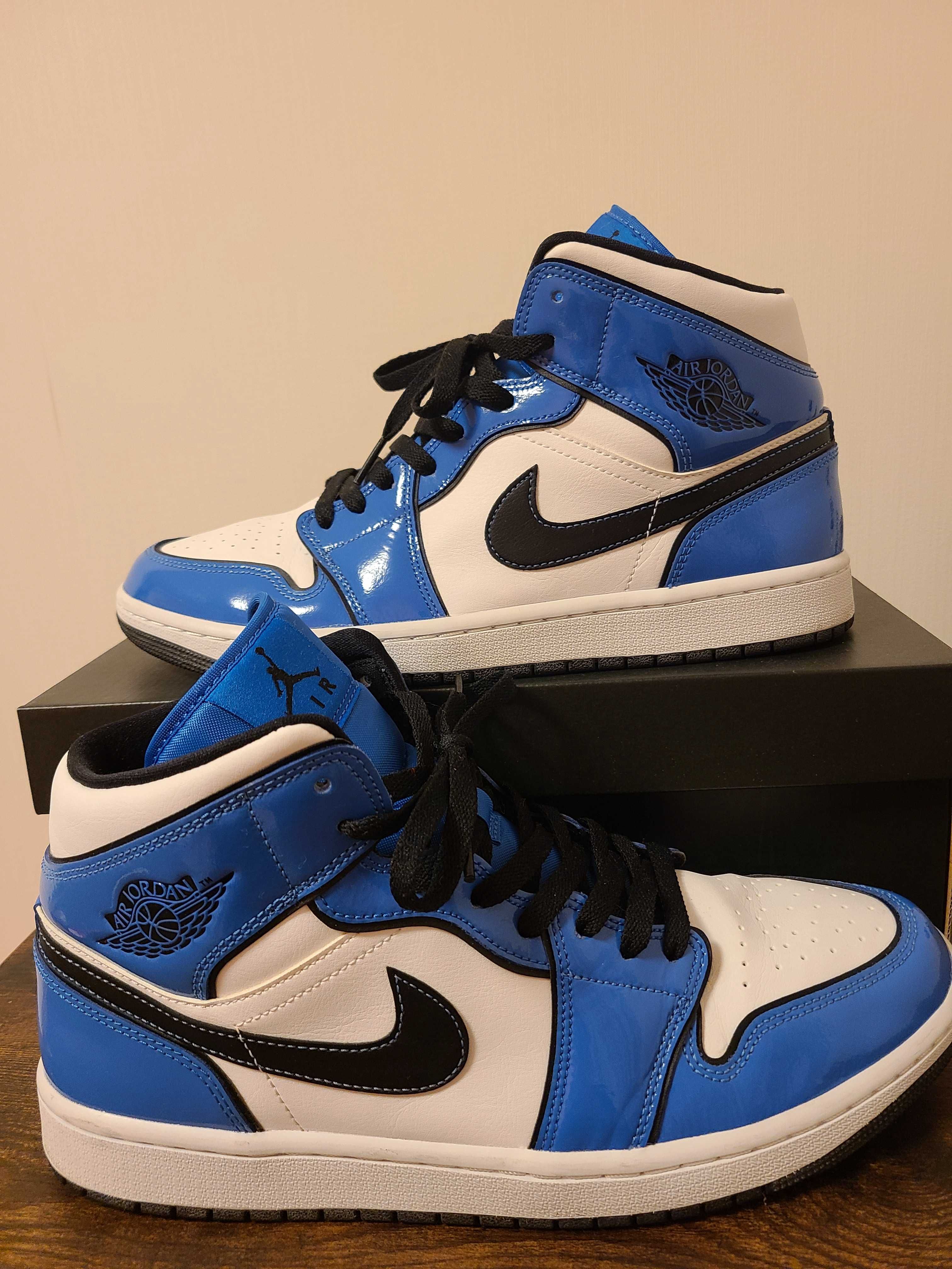 Nike Air Jordan 1 Mid SE "Signal Blue"