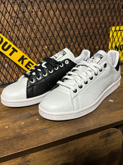 Cruella × adidas Stan Smith "Footwear White/Core Black"