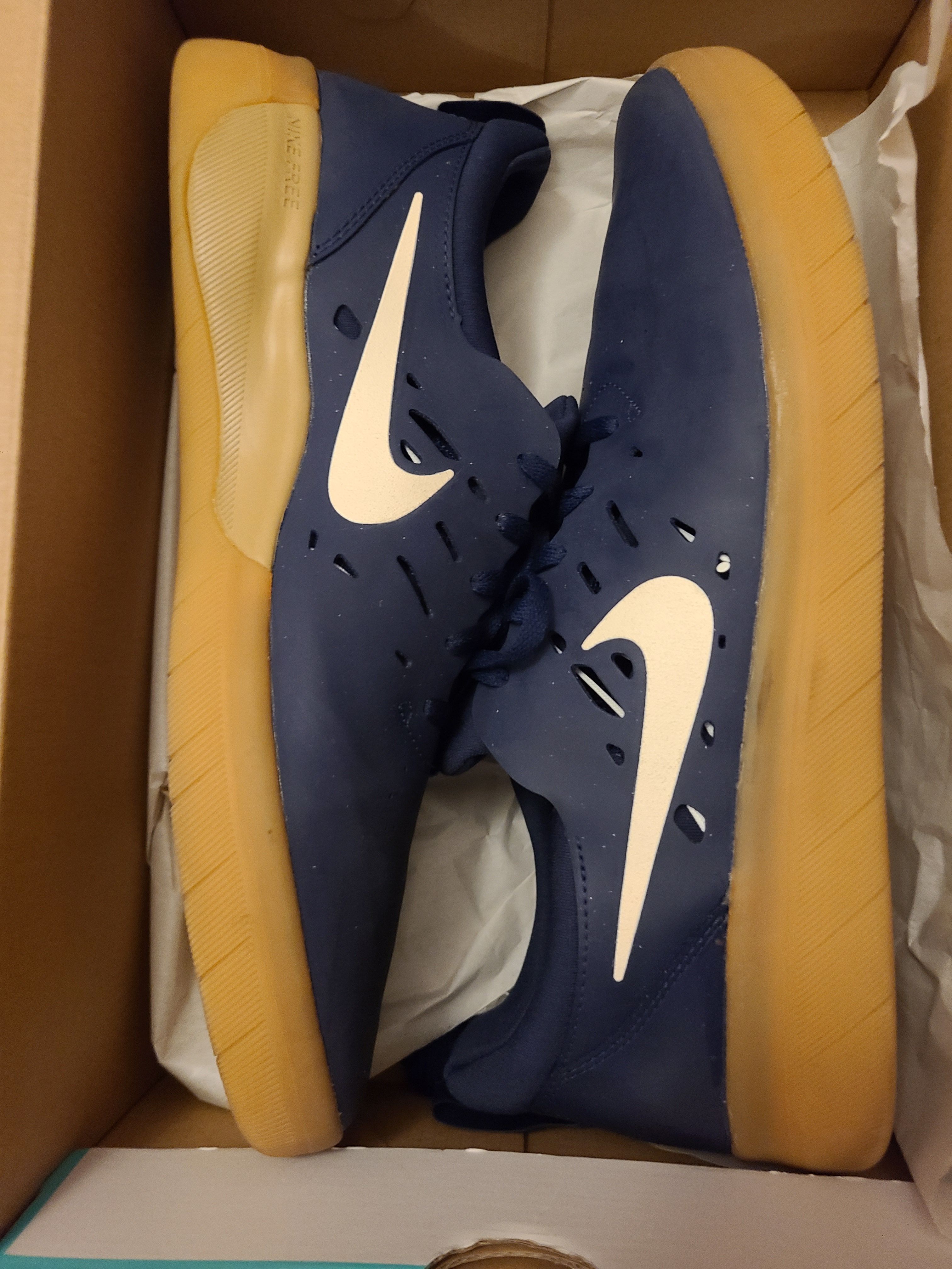 ナイキ SB ナイジャ フリー "ネイビー ガム"