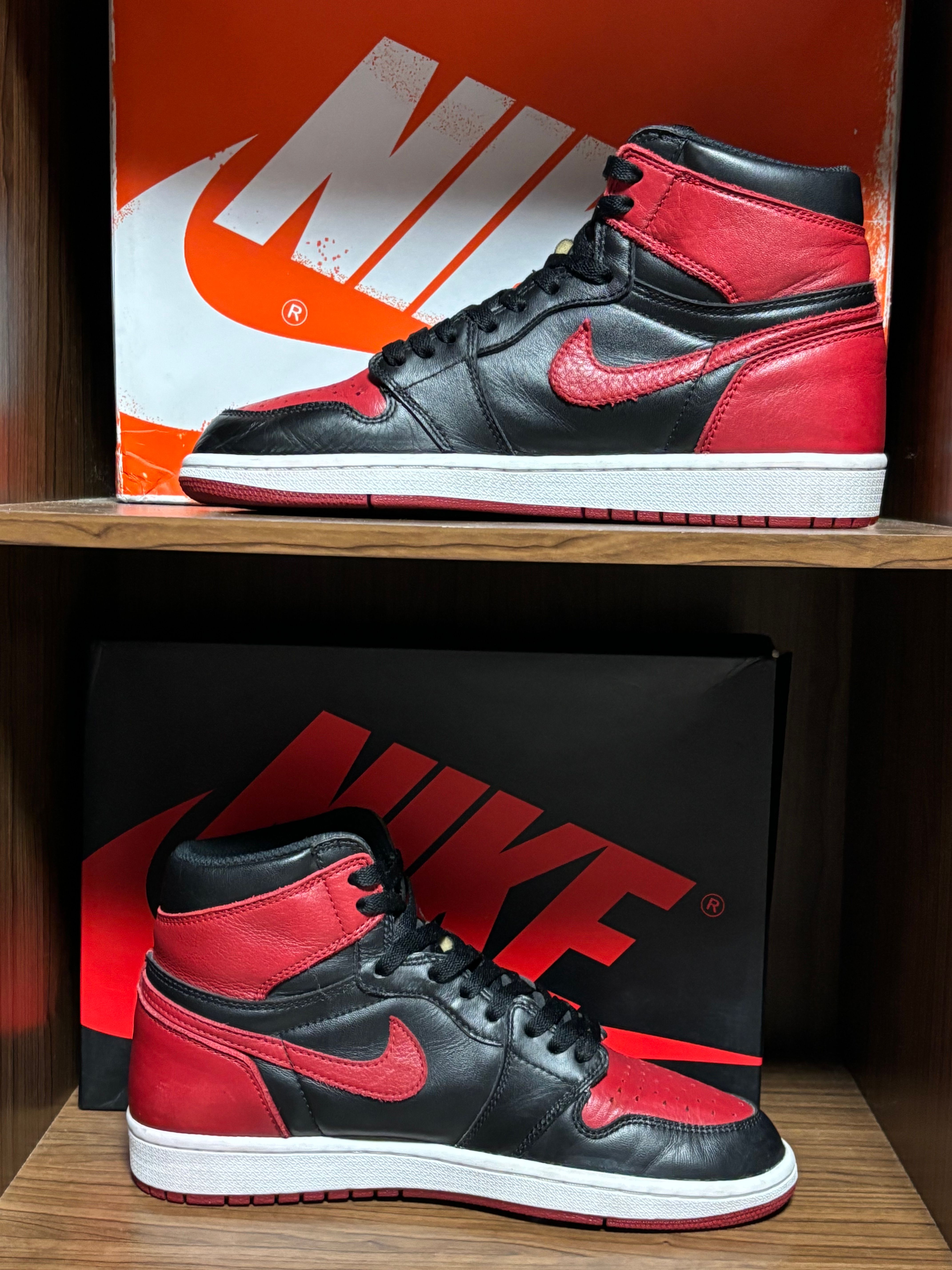 Nike Air Jordan 1 Retro High OG "Bred/Banned" (2016)