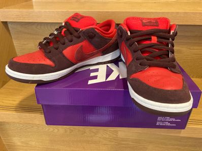 Nike SB Dunk Low "Cherry"