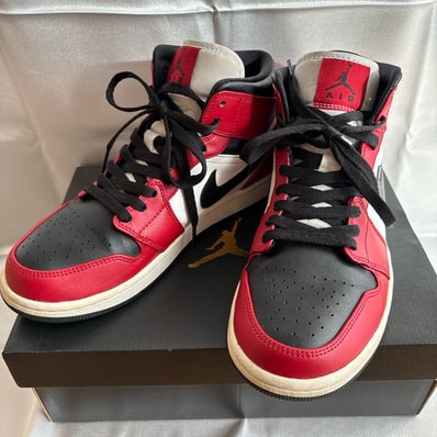 Nike Air Jordan 1 Mid "Chicago Black Toe"