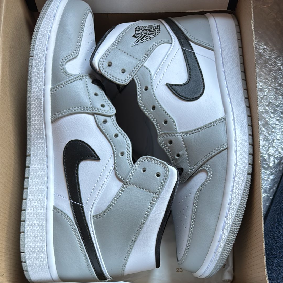 Nike Air Jordan 1 Mid "Light Smoke Grey/White/Black"