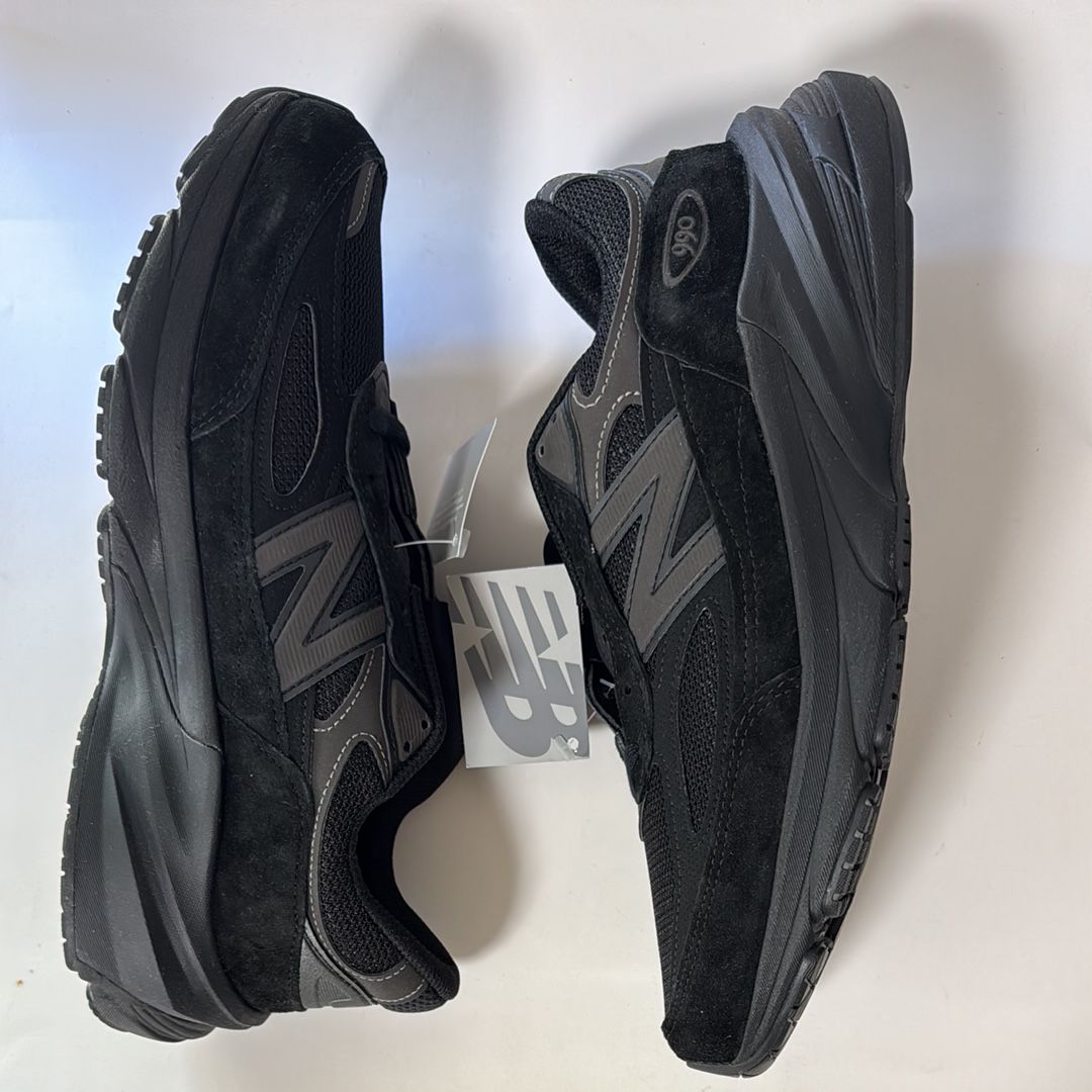New Balance 990V6 "Triple Black"