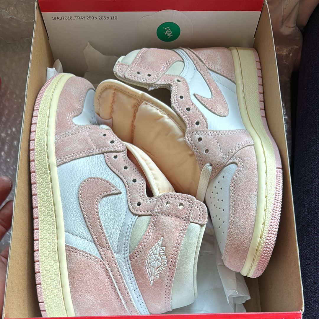 Nike Women's Air Jordan 1 Retro High OG "Washed Pink"