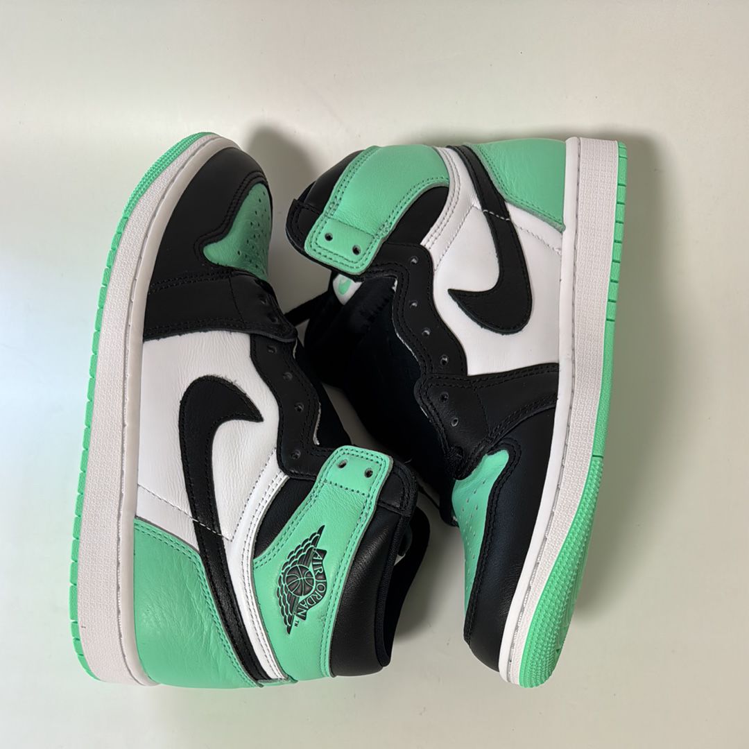 Nike Air Jordan 1 High OG "Green Glow"