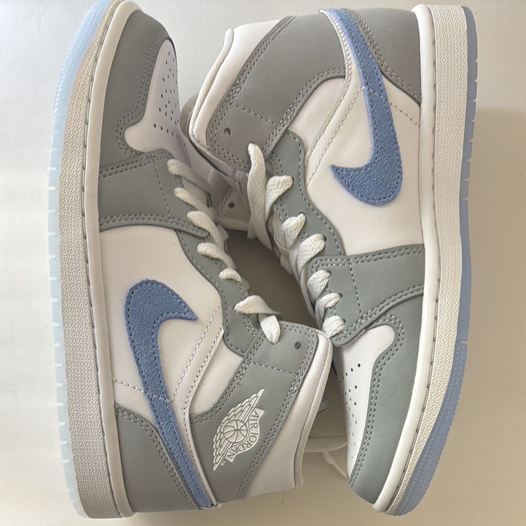 Nike Women's Air Jordan 1 Mid "Wolf Grey"