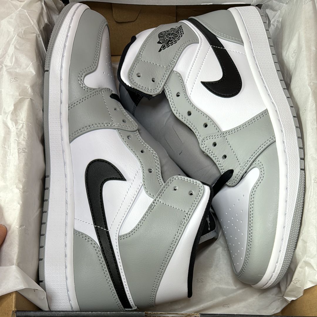 Nike Air Jordan 1 Mid "Light Smoke Grey/White/Black"
