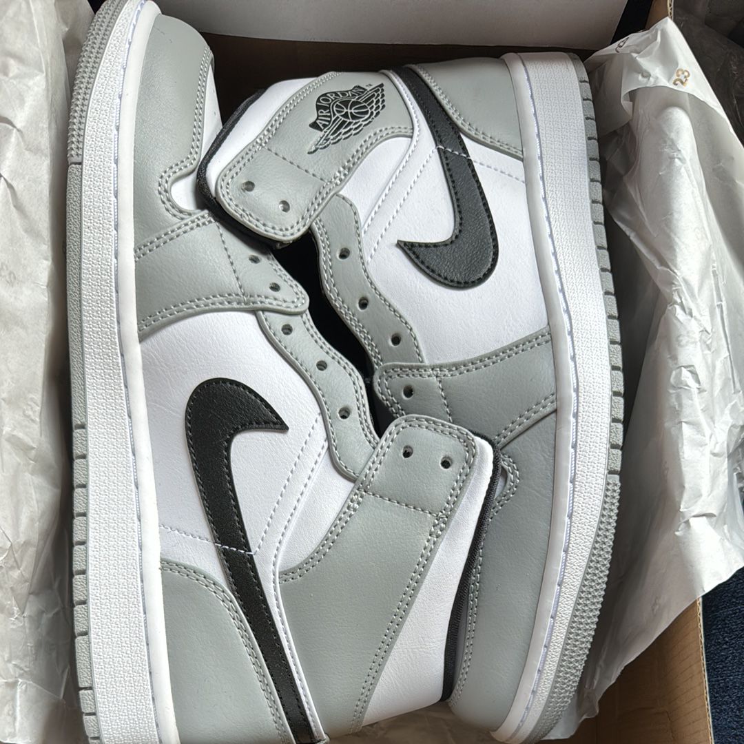 Nike Air Jordan 1 Mid "Light Smoke Grey/White/Black"