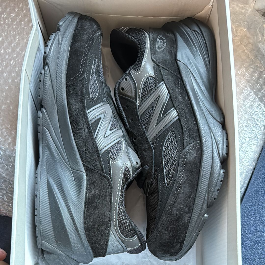 New Balance 990V6 "Triple Black"