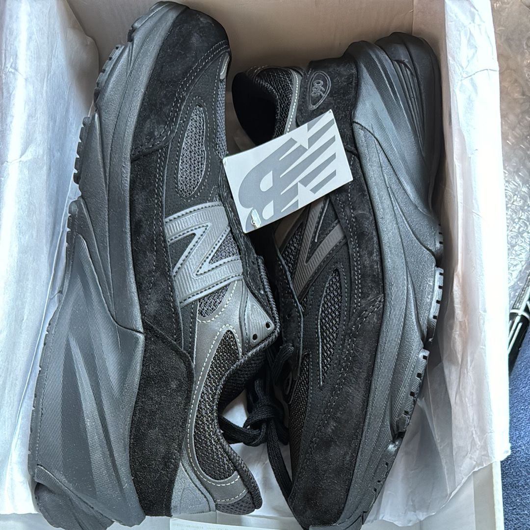 New Balance 990V6 "Triple Black"