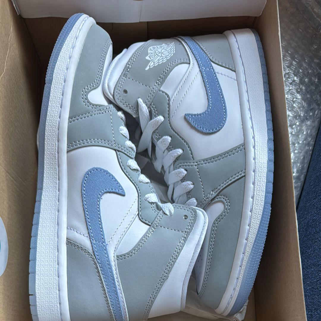 Nike Women's Air Jordan 1 Mid "Wolf Grey"