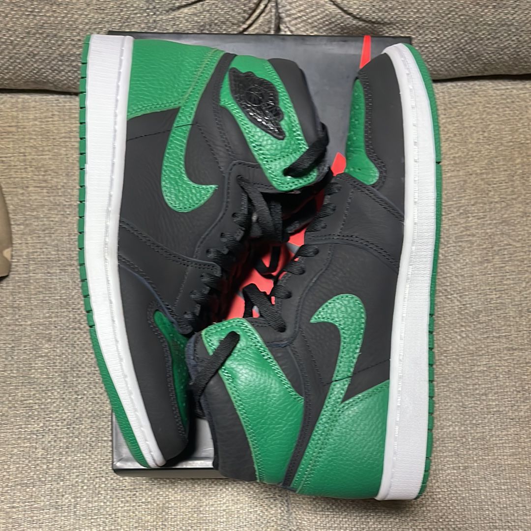 Nike Air Jordan 1 Retro High OG "Black/Pine Green" (2020)