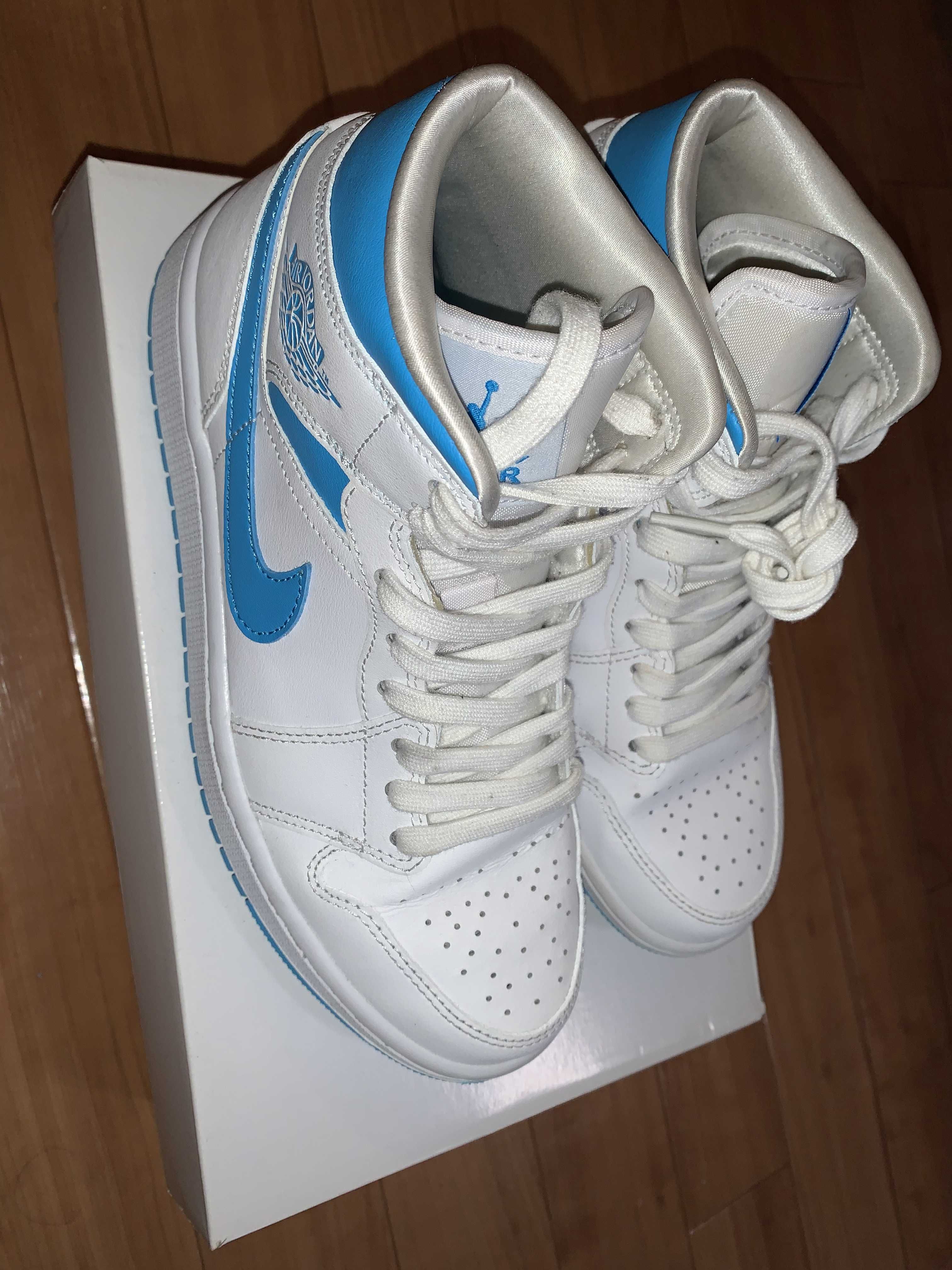 Nike Women's Air Jordan 1 Mid "UNC"