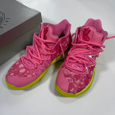 NIKE KYRIE SPONGEBOB COLLECTION PATRICK STAR
