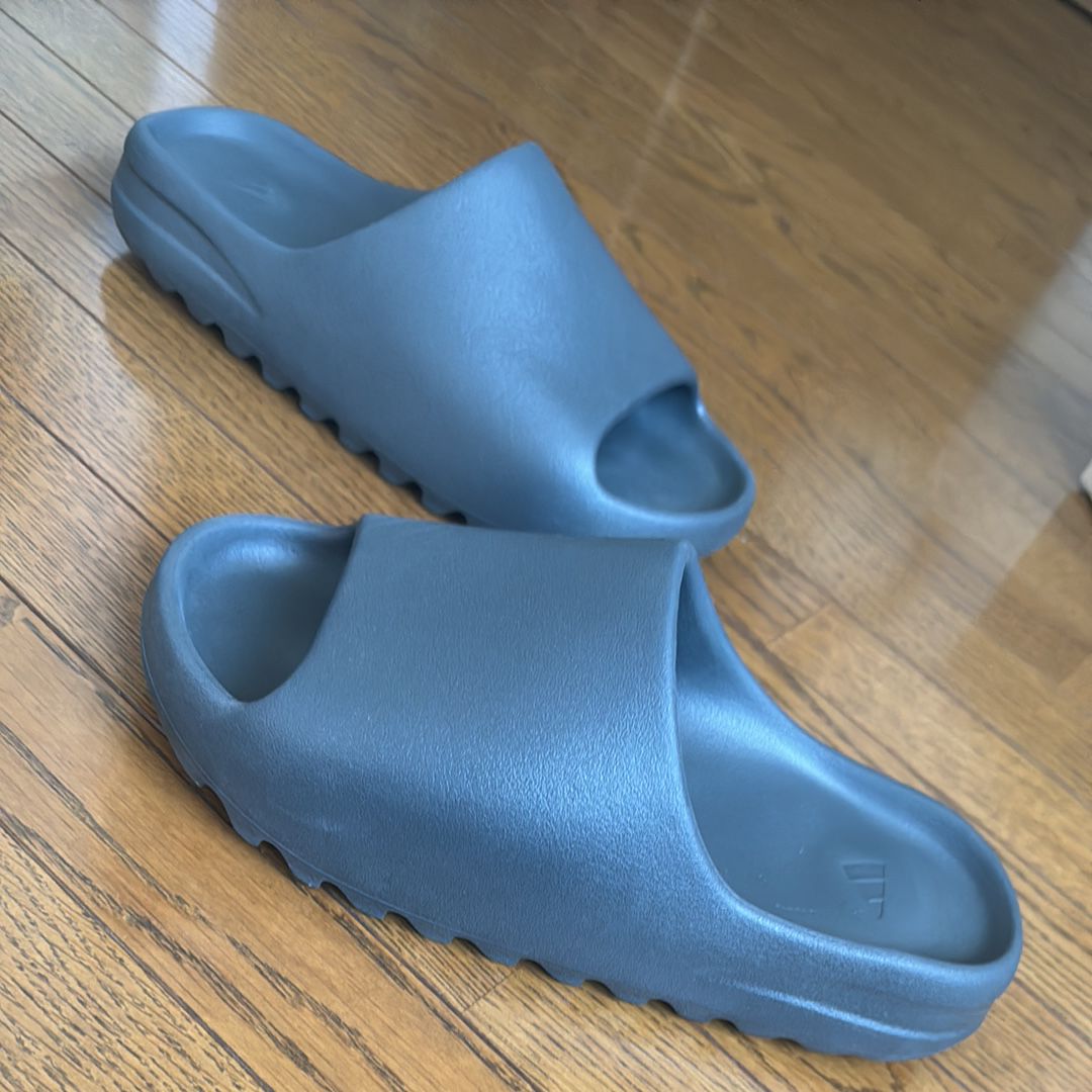 adidas YEEZY Slide "Dark Onyx"