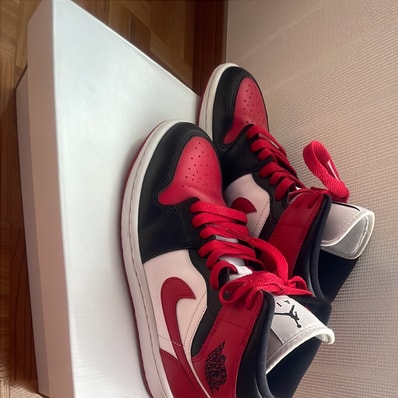 Nike Women's Air Jordan 1 Mid "Bred Toe"