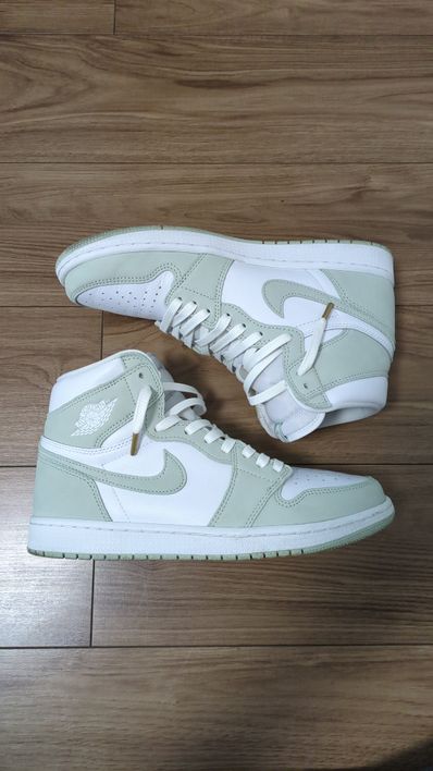 Nike Women's Air Jordan 1 High OG "Seafoam"