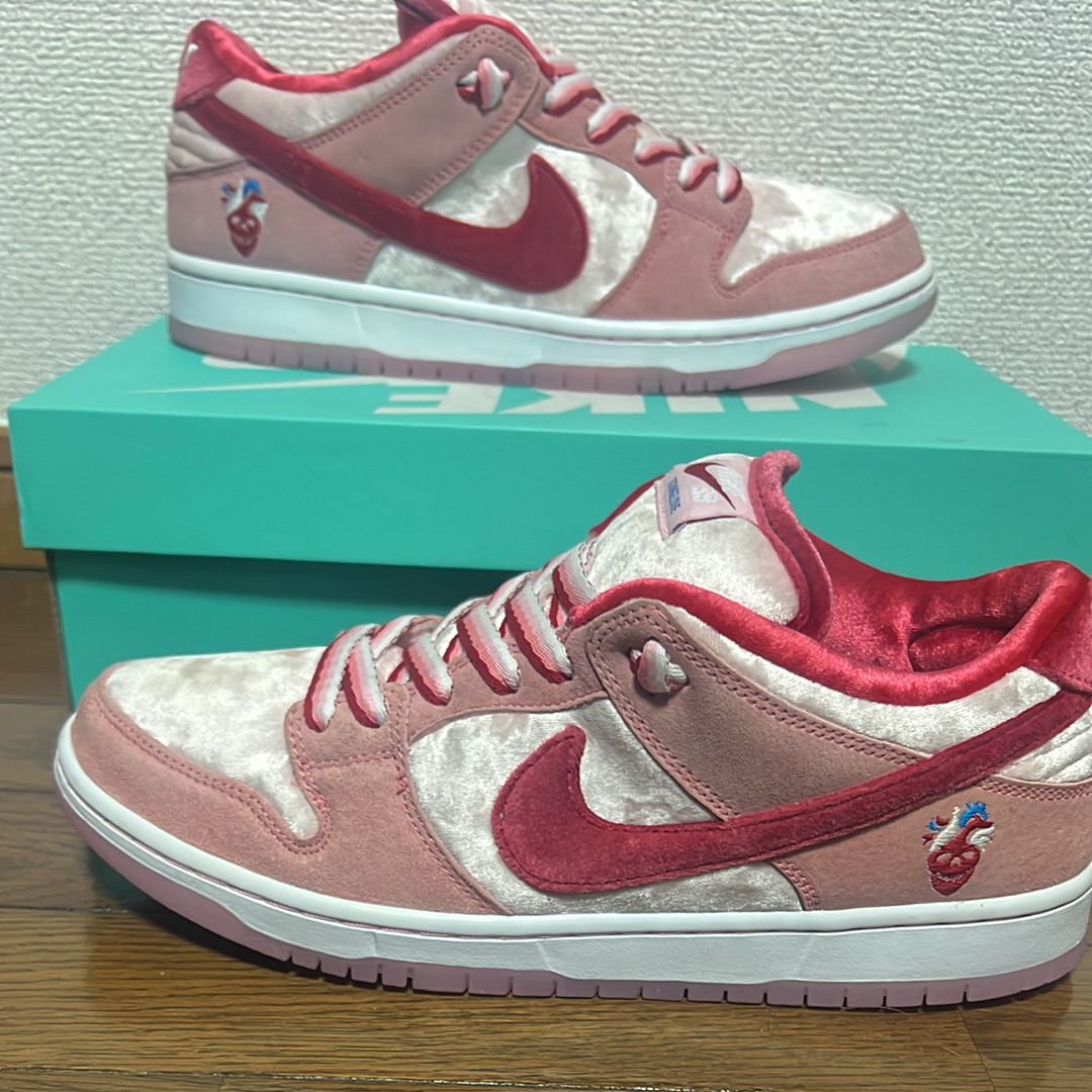 Strangelove × Nike SB Dunk Low "Valentine’s Day"