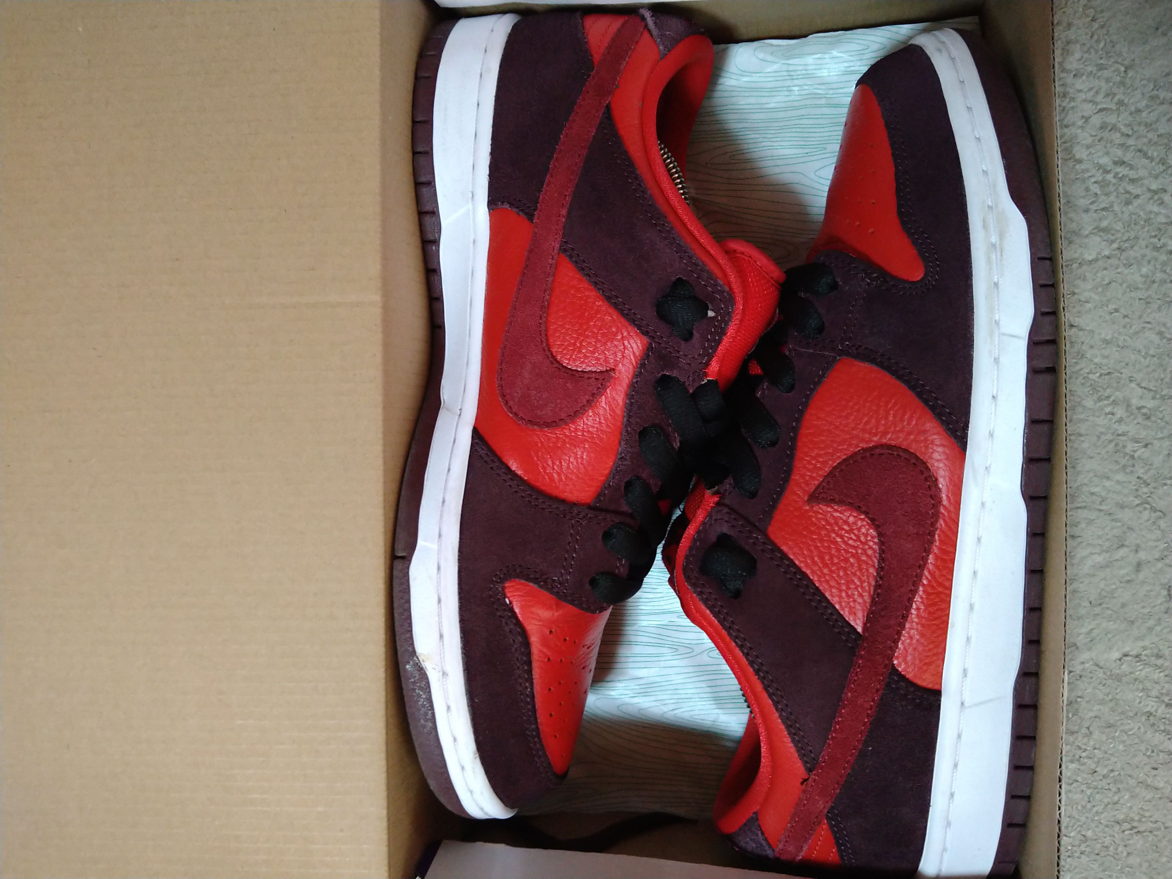 Nike SB Dunk Low "Cherry"