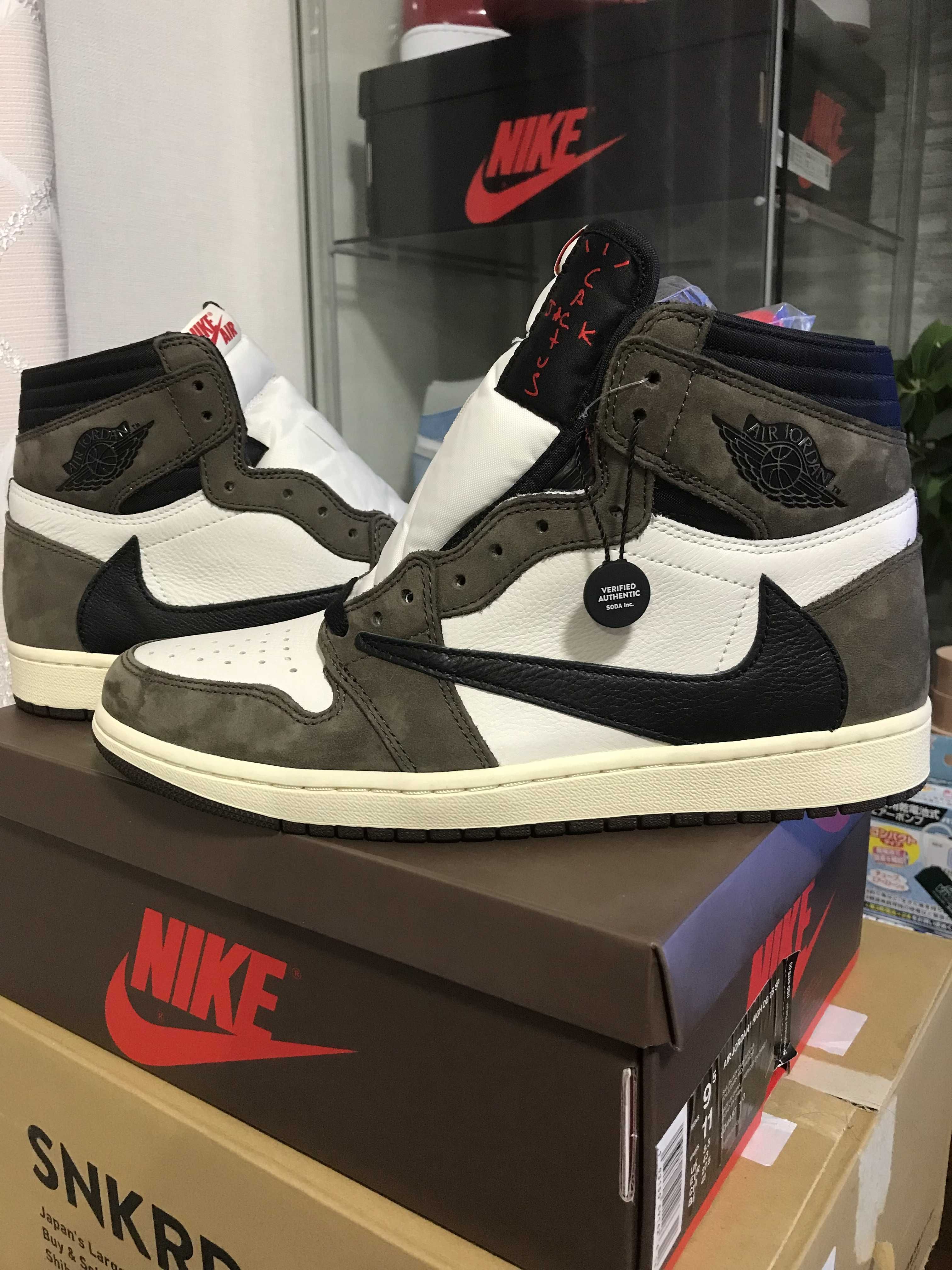 Travis Scott × Nike Air Jordan 1 Retro High OG TS SP "Sail/Dark Mocha"