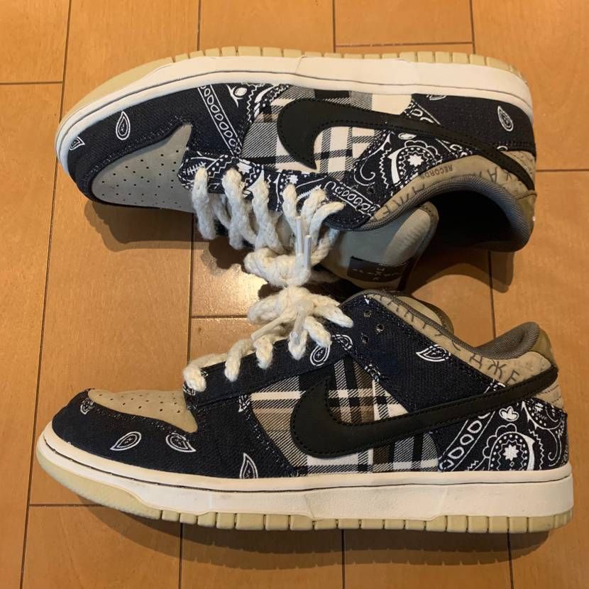 Travis Scott × Nike SB Dunk Low "Black/Parachute Beige"