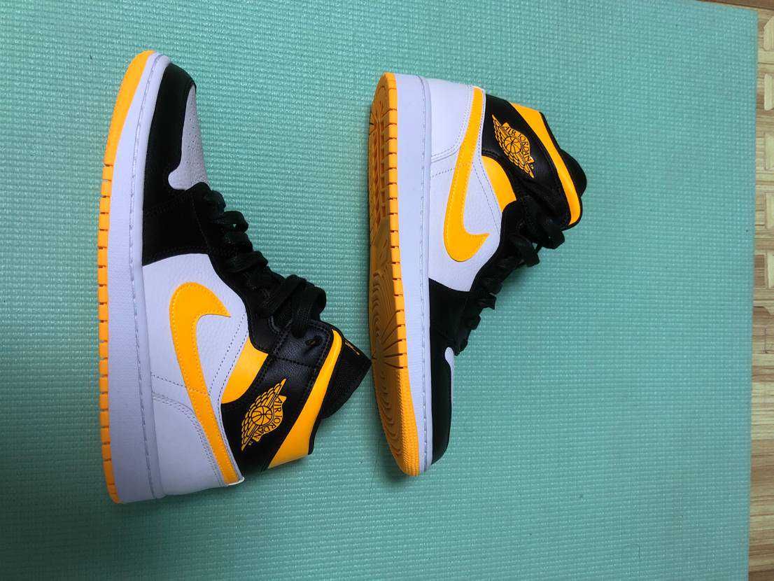 Nike Women's Air Jordan 1 Mid SE "Laser Orange Black"