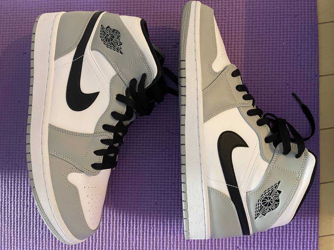Nike Air Jordan 1 Mid "Light Smoke Grey/White/Black"