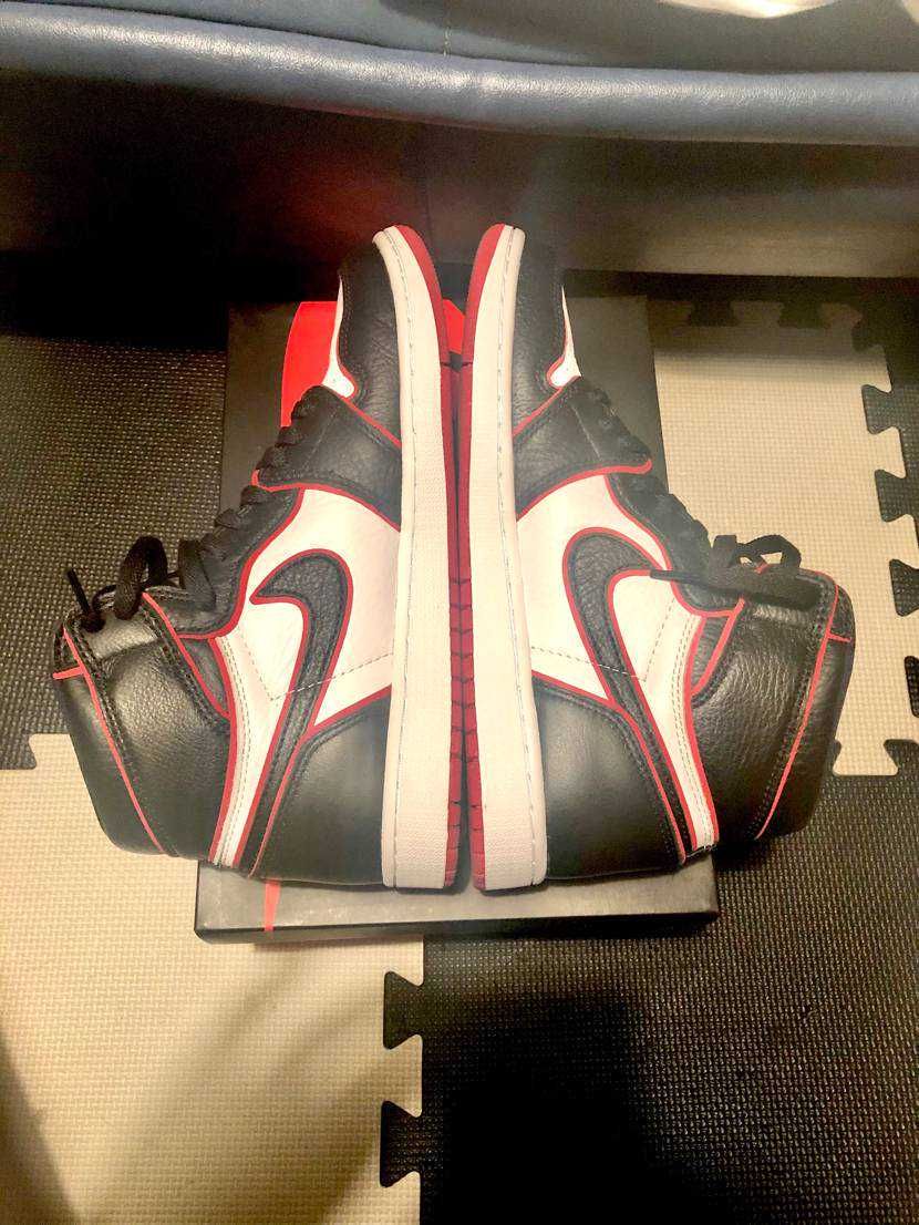 Nike Air Jordan 1 Retro High OG "Blood Line"   