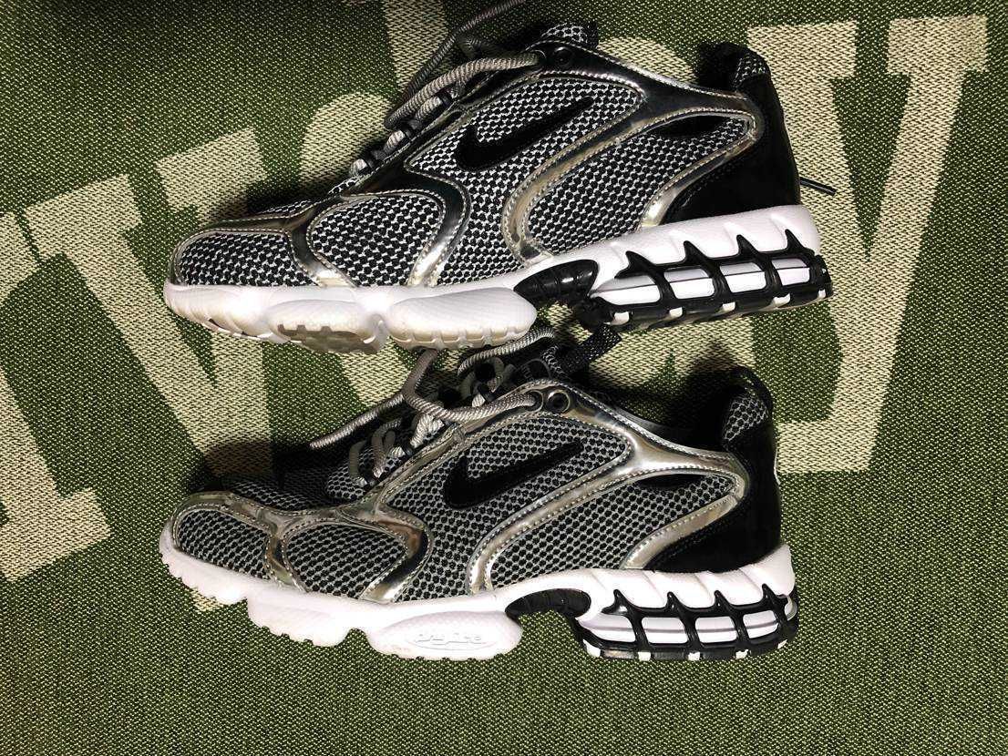 STUSSY × NIKE AIR ZOOM SPIRIDON CAGED "PURE PLATINUM/BLACK-WHITE"