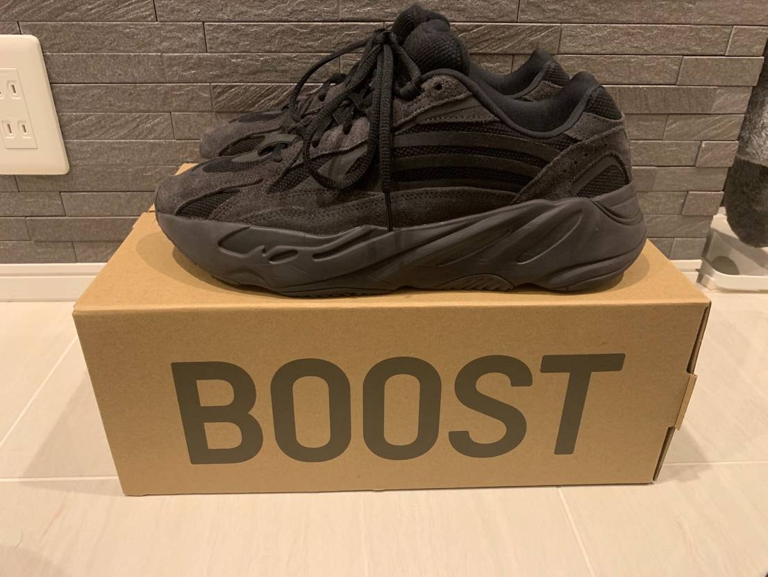 adidas YEEZY BOOST 700 V2 "Vanta"
