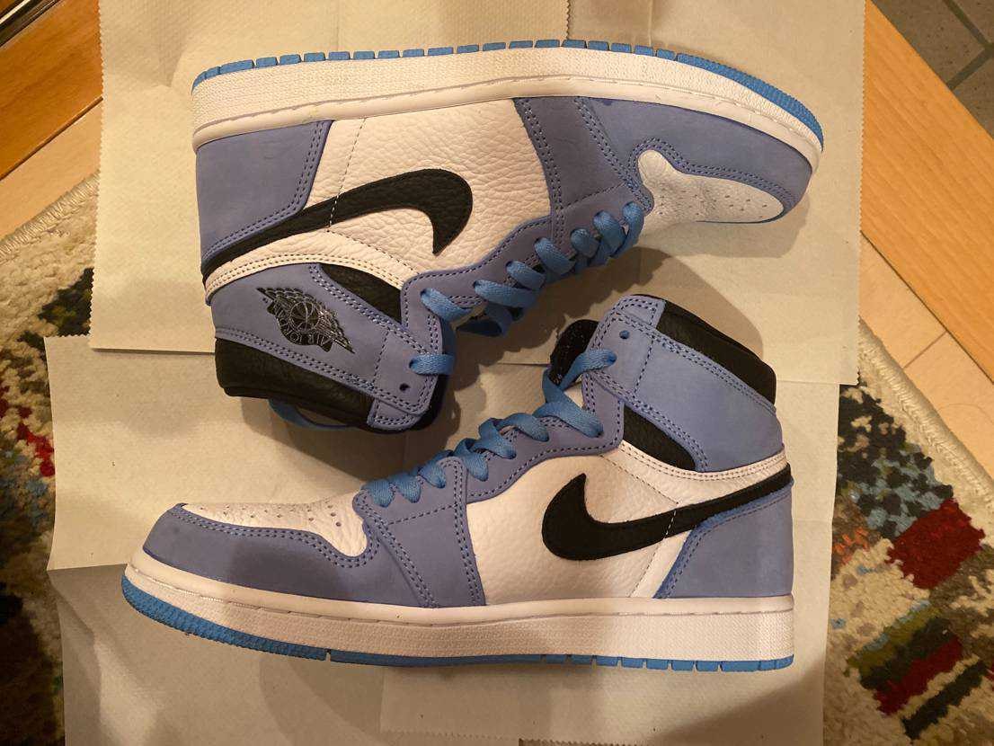 Nike Air Jordan 1 High OG "University Blue"