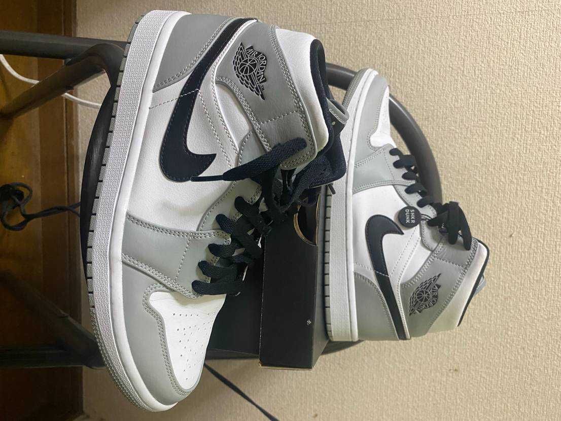 Nike Air Jordan 1 Mid "Light Smoke Grey/White/Black"
