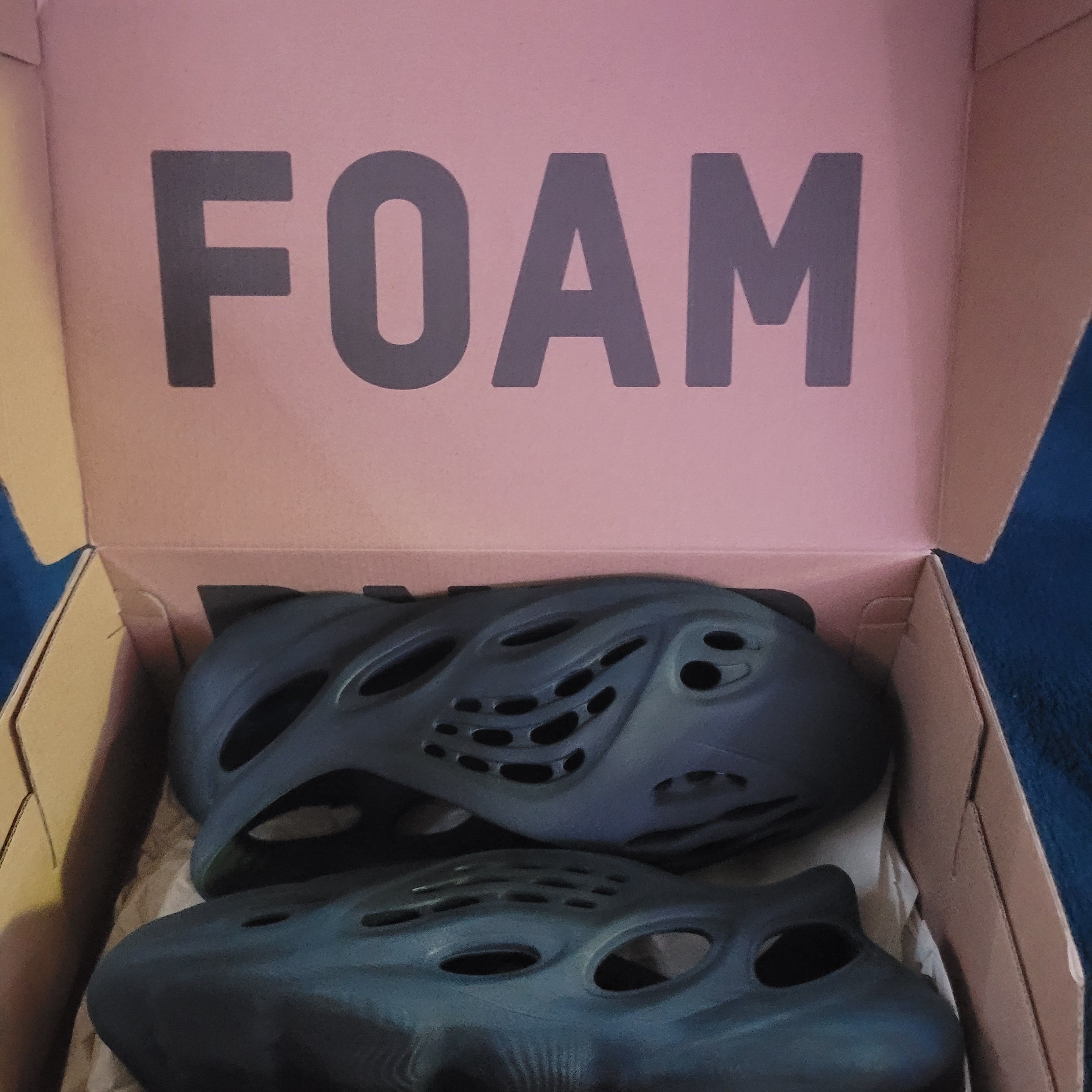 イージーフォームランナー 箱付き イージー フォームランナー(YEEZY Foam Runner)/イージー 人気の