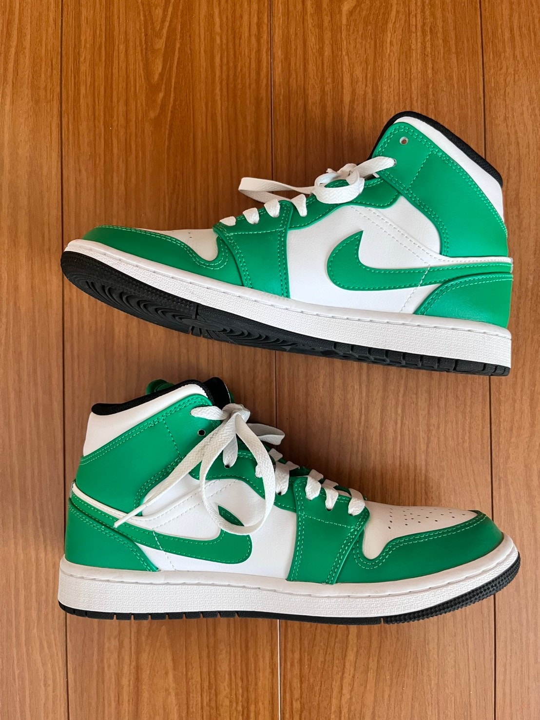 Nike Air Jordan 1 Mid "Lucky Green"