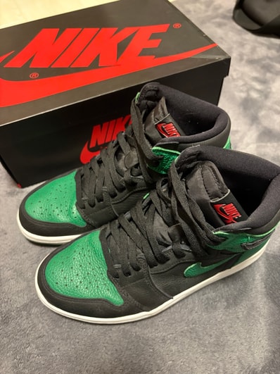 Nike Air Jordan 1 Retro High OG "Black/Pine Green" (2020)