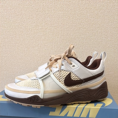 Travis Scott × Nike Zoom Field Jaxx "White and Light Chocolate"