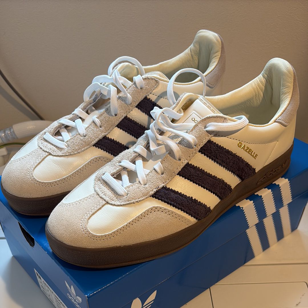 emmi Exclusive adidas Gazelle Indoor "Off White/Aurora Black/Gum"