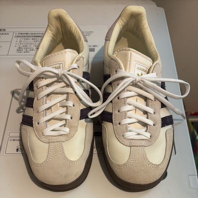 emmi Exclusive adidas Gazelle Indoor "Off White/Aurora Black/Gum"