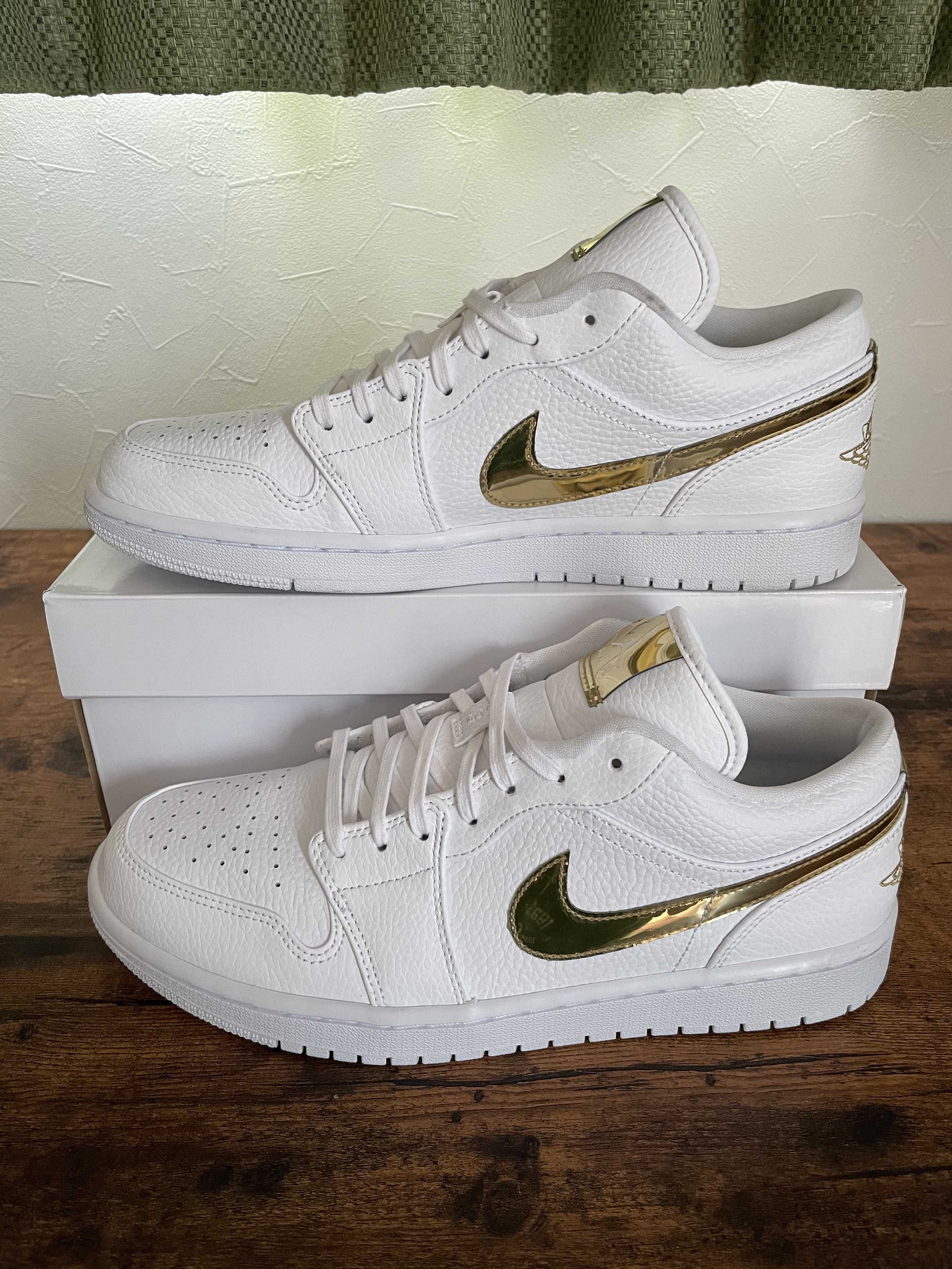 NIKE Women's AIR JORDAN 1 LOW SE "WHITE/GOLD"