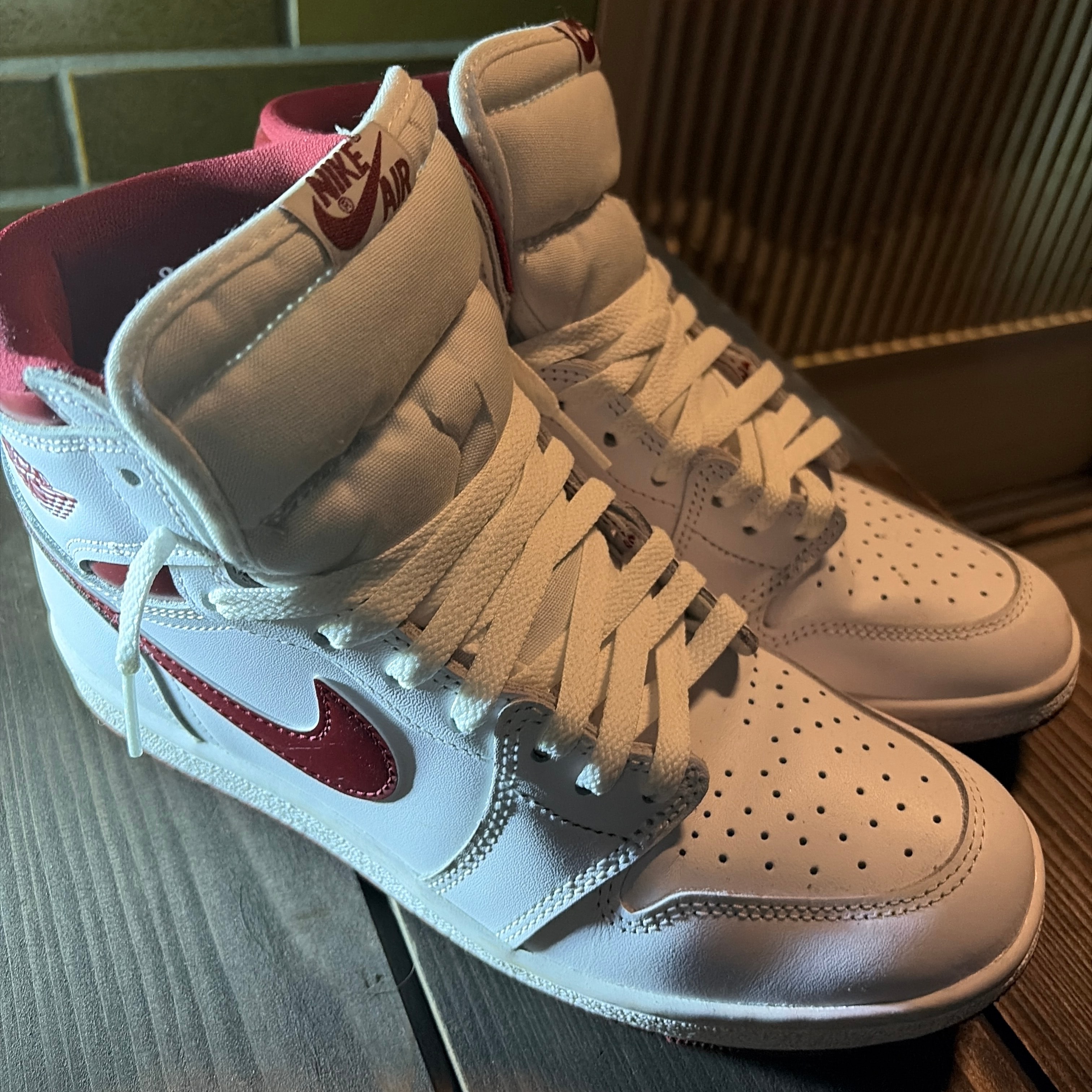 Nike Air Jordan 1 High '85 "Metallic Burgundy"