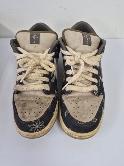 Travis Scott × Nike SB Dunk Low "Black/Parachute Beige"