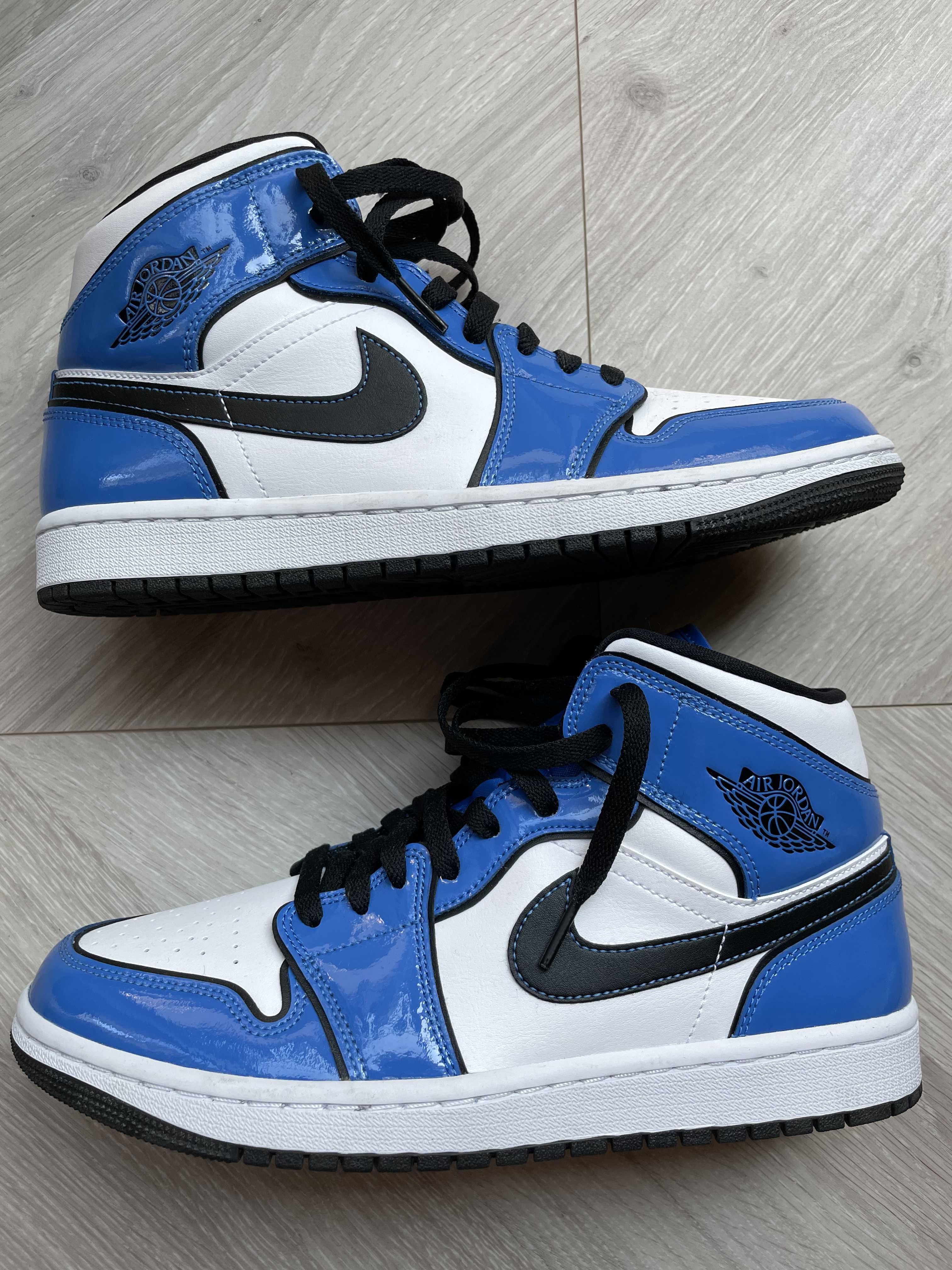 Nike Air Jordan 1 Mid SE "Signal Blue"