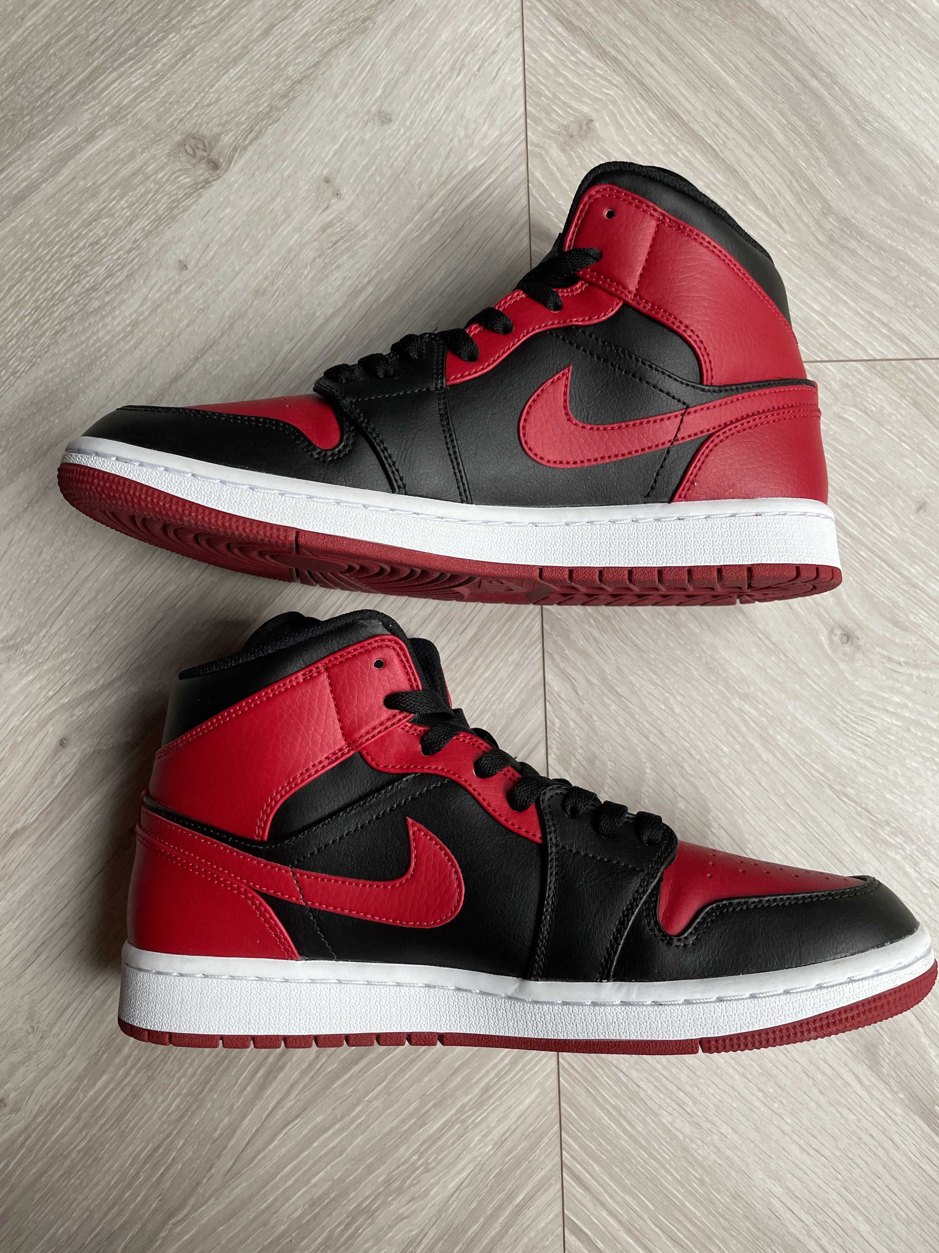 Nike Air Jordan 1 Mid "Bred"