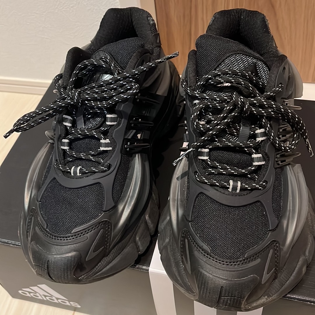 Pharrell Williams × adidas Jellyfish "Carbon/Core Black"