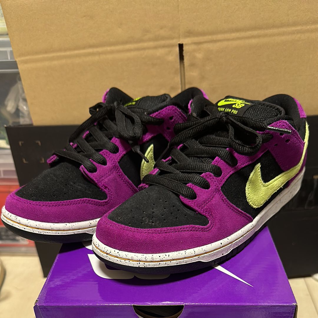 Nike SB Dunk Low "Red Plum"