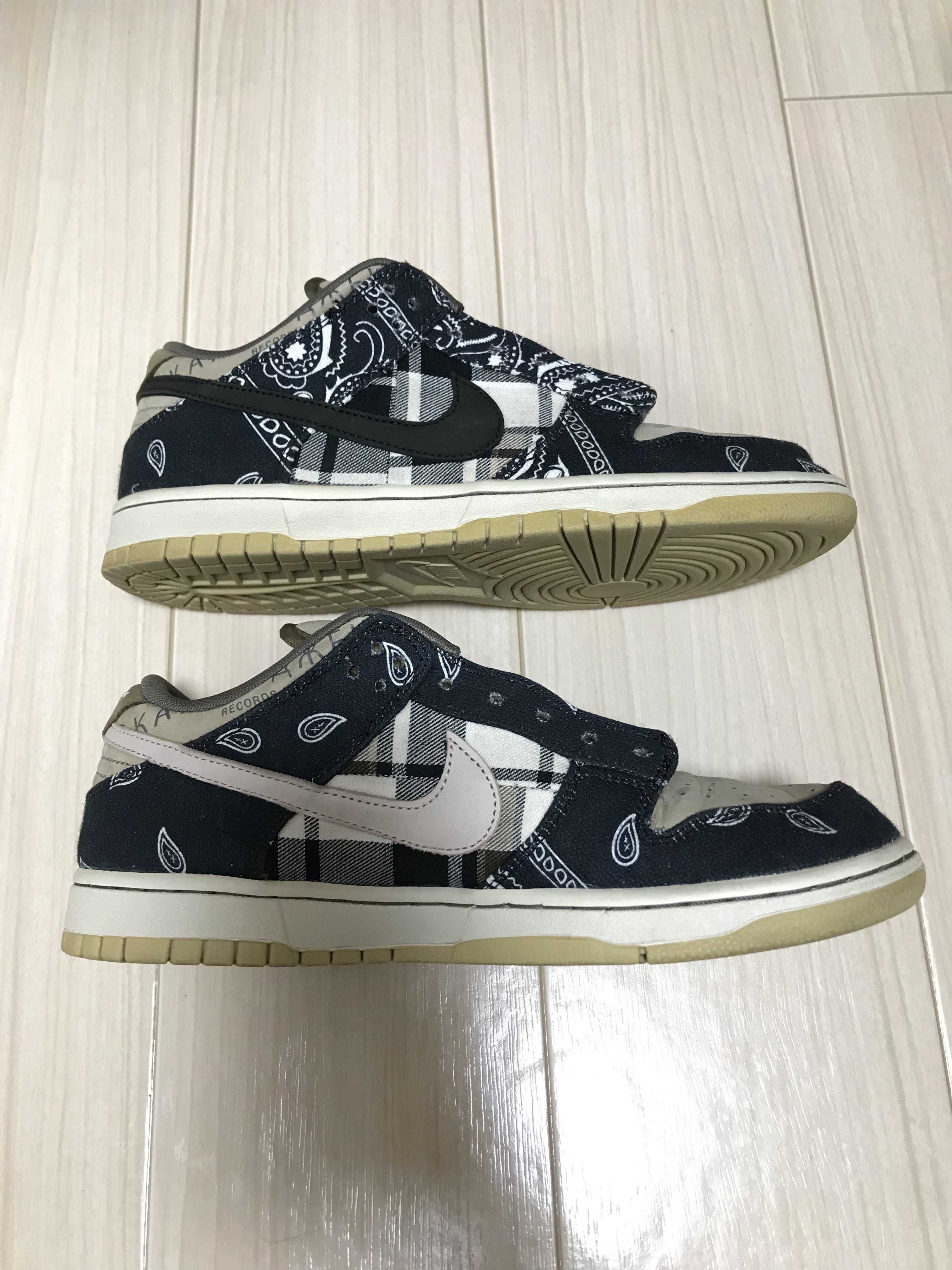 Travis Scott × Nike SB Dunk Low "Black/Parachute Beige"